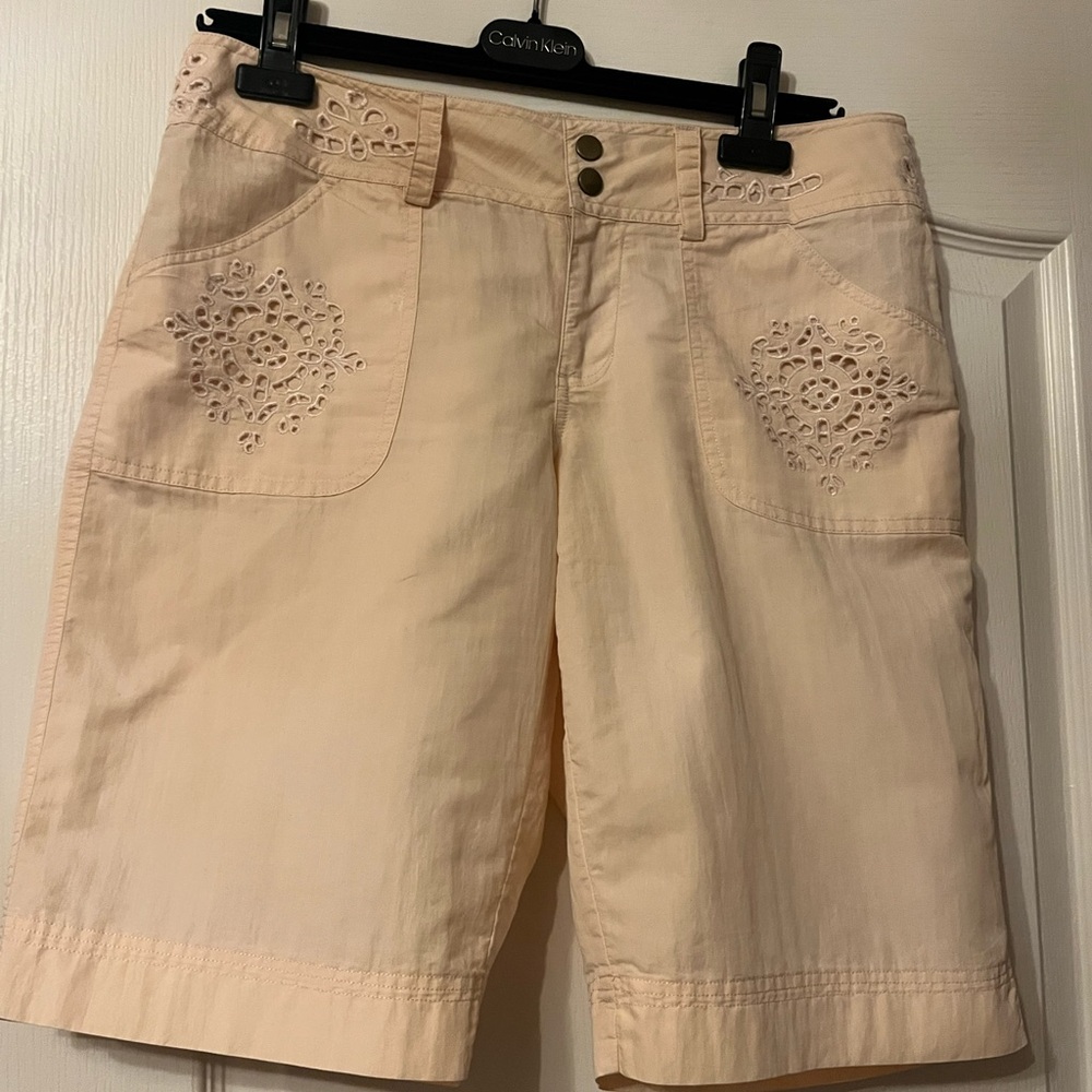 Cache Cream Eyelet Pocket Bermuda Shorts